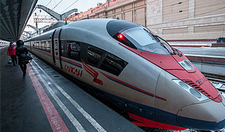 Москвичи проехались на крыше "Сапсана" Москвичи проехались на крыше "Сапсана"