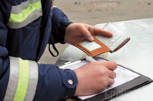 Пьяный водитель сломал руку сотруднику ДПС