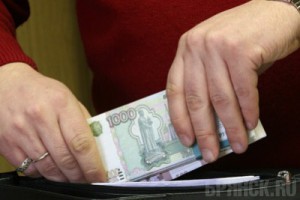 Директор спорткомплекса незаконно получала зарплату за 2 сотрудников