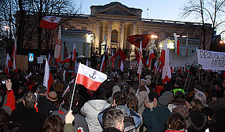 Польша заплатит России за ущерб посольству Польша заплатит России за ущерб посольству