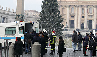 Мужчина поджег себя на площади Ватикана Мужчина поджег себя на площади Ватикана