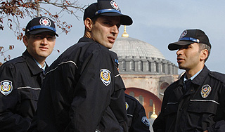 В Турции арестованы сыновья министров В Турции арестованы сыновья министров