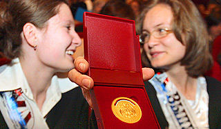 Школьников лишат золотых медалей Школьников лишат золотых медалей