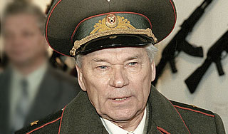 Россияне скорбят по Михаилу Калашникову Россияне скорбят по Михаилу Калашникову