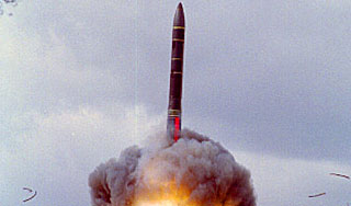 В Плесецке испытали ракету "Ярс" В Плесецке испытали ракету "Ярс"