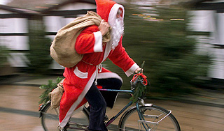 Санта-Клаус на велосипеде ограбил магазин Санта-Клаус на велосипеде ограбил магазин