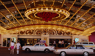 В США таксист вернул забытые $300 тысяч В США таксист вернул забытые $300 тысяч