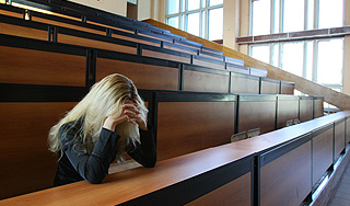 Более 100 вузов лишили лицензий Более 100 вузов лишили лицензий