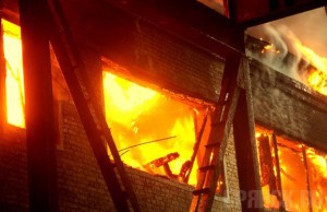 В Брянске сгорел двухэтажный дом Фото: МЧС России по Брянской области