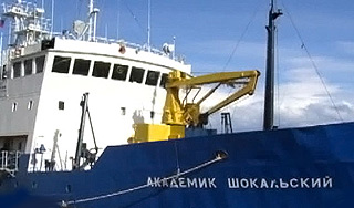 Российское судно застряло в Антарктике Российское судно застряло в Антарктике