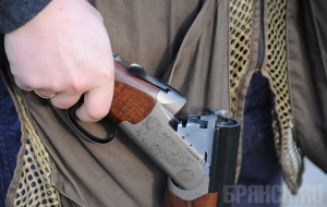 Житель Суража застрелил мужчину, спаивавшего мать его друга