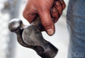 За попытку «выбить» любовь сына к спиртному, пенсионеру грозит срок