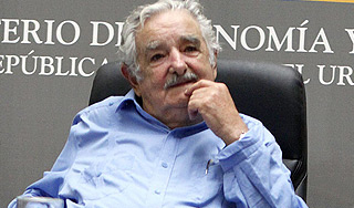 Лидер Уругвая пришел на встречу в сандалиях Лидер Уругвая пришел на встречу в сандалиях