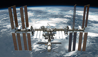 Российские космонавты вышли в космос Российские космонавты вышли в космос