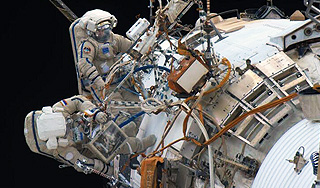 Россияне поставили рекорд в космосе Россияне поставили рекорд в космосе