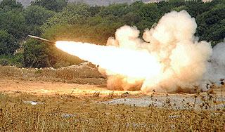 Израиль ответил на обстрел "Катюшами" Израиль ответил на обстрел "Катюшами"