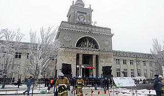 Люди вылетали из окон после взрыва Люди вылетали из окон после взрыва