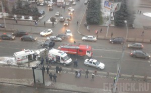 В Брянске водитель «скорой» протаранил легковушку