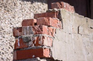 Пожилую женщину убила обрушившаяся в доме стена