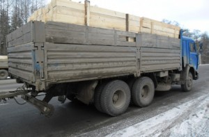 Из Брянска незаконно пытались вывести деревянные шпалы