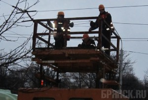 Неизвестный автомобиль лишил тока троллейбусы Брянска