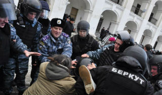 "Беркут" перешел в наступление "Беркут" перешел в наступление