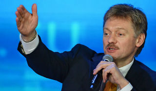 Путин заставил Пескова краснеть Путин заставил Пескова краснеть