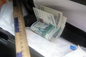 Продавец «левого» алкоголя попался на взятке