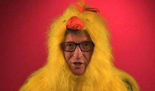 Билл Гейтс нарядился в костюм цыпленка Билл Гейтс нарядился в костюм цыпленка