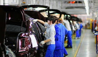 "АвтоВАЗ" увольняет 7,5 тысячи сотрудников "АвтоВАЗ" увольняет 7,5 тысячи сотрудников