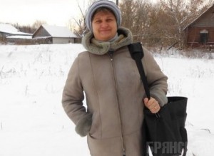 Почтальон спасла от смерти двух пенсионеров Вера Оснач, спасшая пенсионеров из огня. Фото: МЧС России по Брянской области