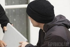 Безработный брянец украл ноутбук, взломав балконную дверь