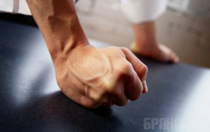 Пьяный ревнивец избил женщину на глазах ее сына