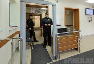 Брянцы ходят в суд с молотками, отвертками и спицами