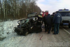 На трассе под Брянском иномарка врезалась в фургон: двое погибли Фото: МЧС России по Брянской области
