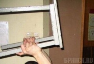 Брянец убил знакомого, ударив табуретом по голове