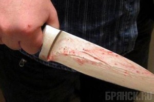 Мужчина зарезал отца за то, что тот добил его спиртное