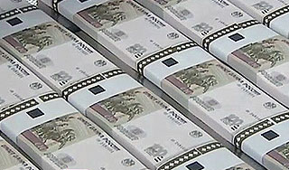 Рубль дешевеет к доллару и евро Рубль дешевеет к доллару и евро