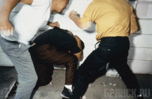 В Сельцо избили мужчину за отказ отдать героин