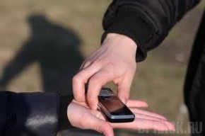 Пьяный селянин отобрал у подростка мобильник и скрылся