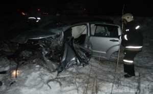 Легковушка столкнулась с "КАМАЗом": погиб человек