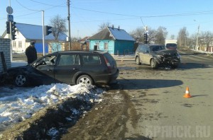 Белорус уснул за рулем и врезался во встречный автомобиль