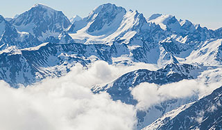 Российский сноубордист провалился в трещину Российский сноубордист провалился в трещину