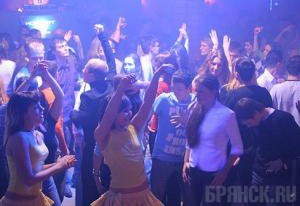 Несовершеннолетние заполонили ночные клубы и как с этим бороться