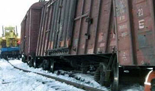 Поезд с углем опрокинулся под Челябинском Поезд с углем опрокинулся под Челябинском