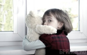 Женщина, угрожающая ножом своей дочери, признана невменяемой