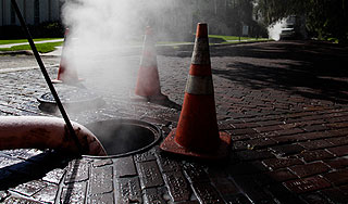 Китаянка просидела в канализации 60 часов Китаянка просидела в канализации 60 часов