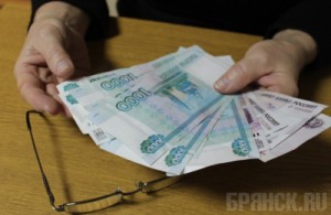 Новозыбковские «соцработницы» обокрали доверчивую старушку