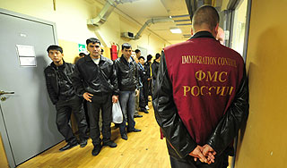 Мигрантов заставят указывать цель приезда Мигрантов заставят указывать цель приезда