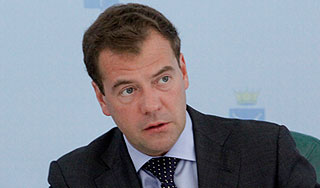 Медведев призвал Януковича не быть тряпкой Медведев призвал Януковича не быть тряпкой